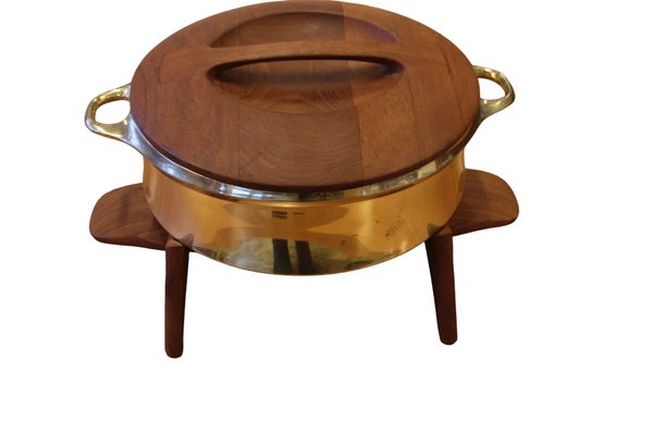 https://cdn20.pamono.com/p/g/1/4/1469670_v5xk1k4s62/brass-model-1310ch-pot-with-lid-and-teak-stand-by-jens-quistgaard-for-dansk-design-1950s-set-of-3-5.png