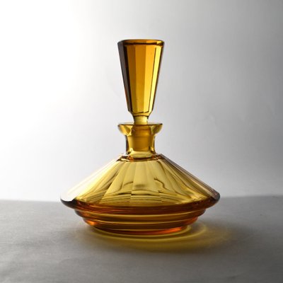 Art Deco Parfümflasche aus bernsteinfarbenem Glas, 1930er bei Pamono kaufen