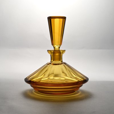 Flacon de Parfum Art Déco en Verre Ambré, 1930s en vente sur Pamono