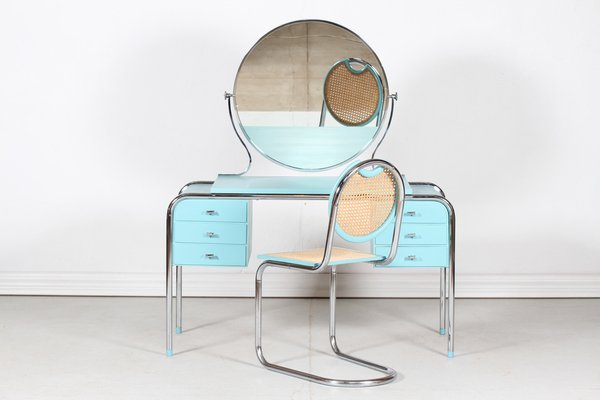Mirror with online chair