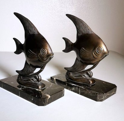 Art Deco French Spelter Fish Bookends on Marquinia Marble Bases, 1930s, Set  of 2 for sale at Pamono