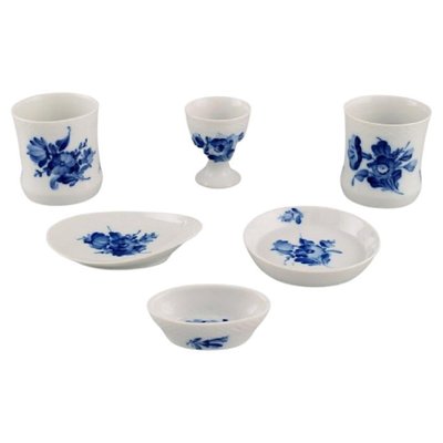 https://cdn20.pamono.com/p/g/1/4/1486147_aoia3psl42/blue-flower-braided-porcelain-from-royal-copenhagen-1960s-set-of-5-1.jpg