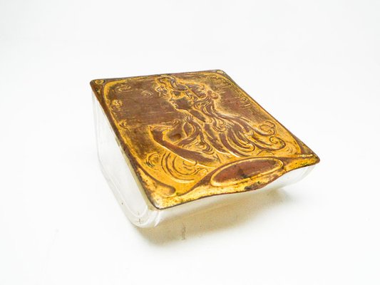 https://cdn20.pamono.com/p/g/1/4/1488194_xcd7878edt/art-nouveau-golden-plated-humidor-germany-early-20th-century-1.jpg
