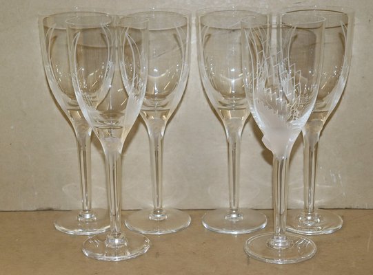 https://cdn20.pamono.com/p/g/1/4/1488713_ctjmjg7bod/champagne-flutes-in-crystal-by-marc-lalique-1948-set-of-6-3.png