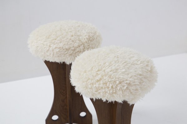 Sgabello in legno e pelliccia sintetica, Brasile, anni '50 in