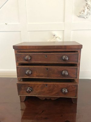 Antique 3 2024 drawer dresser