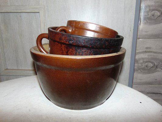 https://cdn20.pamono.com/p/g/1/4/1492936_n1tc2rqjna/clay-pots-by-f-n-k-bochnia-1920s-set-of-3-8.jpg