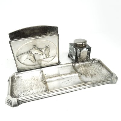https://cdn20.pamono.com/p/g/1/4/1496188_q0nh02ho6n/art-nouveau-inkwell-with-letter-carrier-germany-1890s-1.jpg