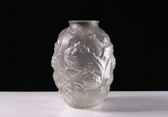 Große Art Deco Vase aus satiniertem Pressglas, 1930er bei Pamono kaufen