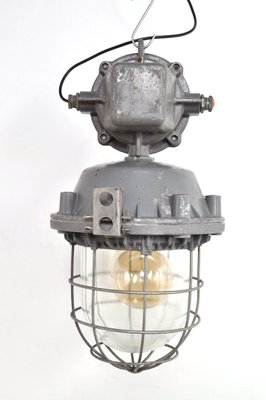 NieuwZeeland Durf Vooruitgang Vintage Industrial Bully Cage Lamp, 1980s for sale at Pamono