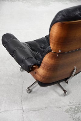 Mid-Century Modern Swiss Lounge Chair in Leather and Bentwood by