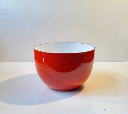 https://cdn20.pamono.com/p/g/1/4/1498002_mnb76gaypp/scandinavian-modern-red-enamel-bowl-by-kaj-franck-for-arabia-finel-1960s-1.jpg
