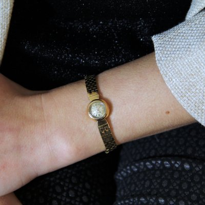 Reloj Omega de mujer de oro amarillo de 18 kt, Francia, años 60
