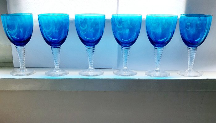 https://cdn20.pamono.com/p/g/1/5/1502729_ql6kdfpkaa/tsar-wine-glasses-from-saint-louis-1990s-set-of-6-1.jpg