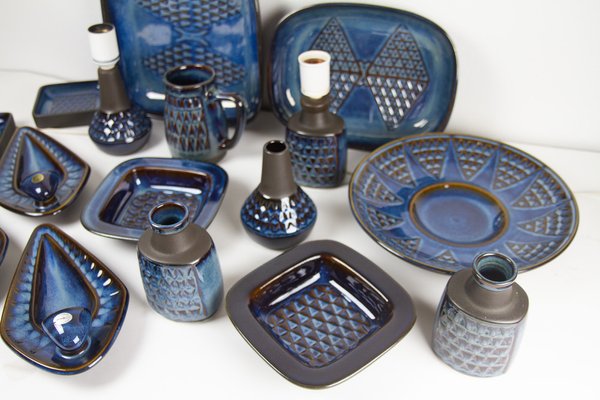 Dänisches Mid-Century Geschirr aus Steingut von Søholm, 1960er, 17 Set bei Pamono kaufen