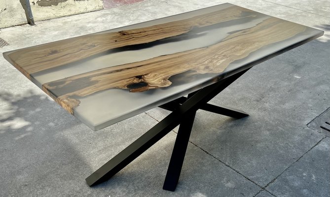 Tavolo Seta in resina epossidica di Andrea Toffanin per Hood Back Forth  Design