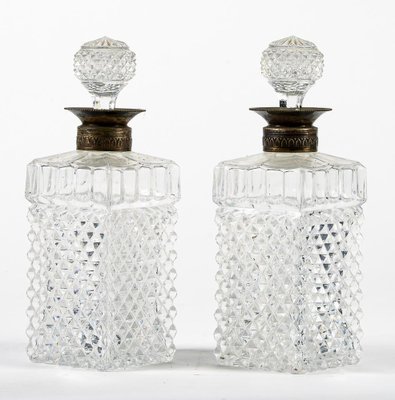 Bottiglie da liquore vintage in cristallo e metallo argentato, anni '50,  set di 2 in vendita su Pamono