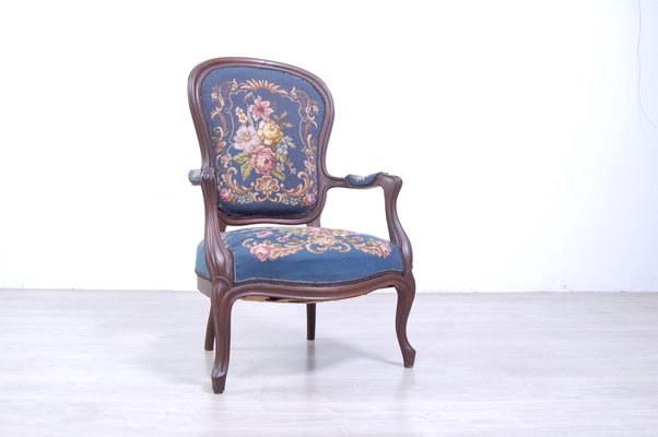 Poltrona vintage in legno intagliato, anni '40 in vendita su Pamono