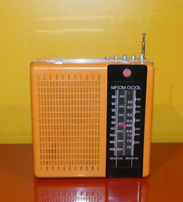 Radio portatile di CGE, Italia, anni '70 in vendita su Pamono