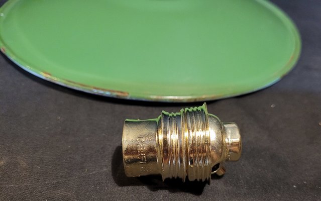 Ancienne suspension conique en tôle émaillée verte - Sélection Brocante
