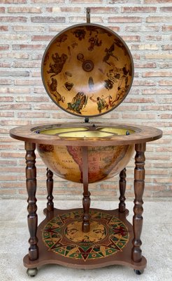 Authentic Models GL060 - Mobile Con 5 Globi Terrestri: Un Viaggio Nella Cartografia Dal '500 A Oggi