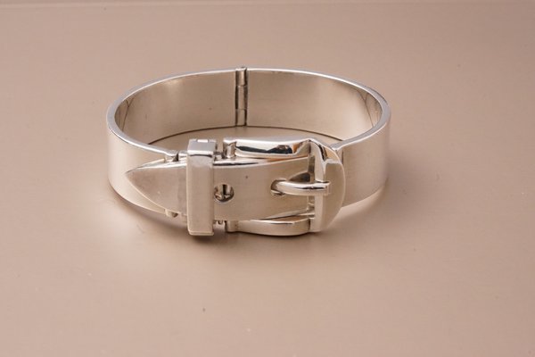 Silver on sale buckle bracelet