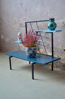 Scaffale per piante blu in legno con uccellini in metallo, anni '60 in  vendita su Pamono
