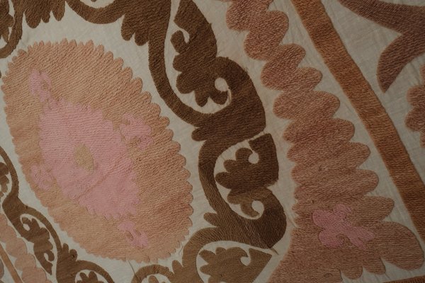 Vintage Neutral Color Suzani Tapestry for sale at Pamono