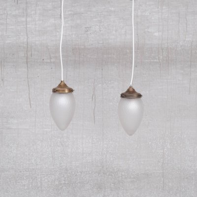 Lámparas colgantes suecas de vidrio y latón, años Juego de 2 en venta en Pamono