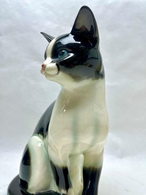 Porcelain Figurine Depicting Cat, 1960s for sale at Pamono