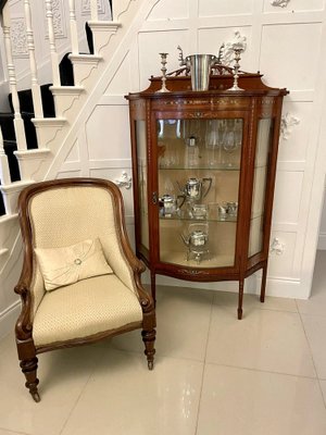 Aparadores antiguos con vitrina · Old display cabinets - Vintage & Chic.  Pequeñas historias de decoración