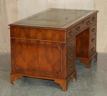Vintage 2024 partners desk
