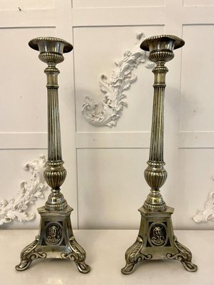 Große viktorianische Kerzenständer aus Messing, 1850er, 2 . Set