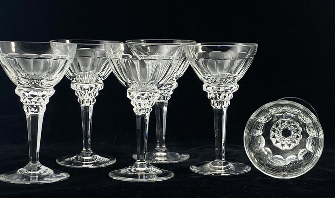 https://cdn20.pamono.com/p/g/1/5/1530674_2c1eqnlwa1/wine-glasses-by-jan-eisenloeffel-1928-set-of-6-3.jpg