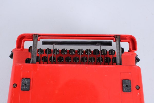 Valentine Red Typewriter Ettore Sottsass for Olivetti, 1960s for sale at Pamono