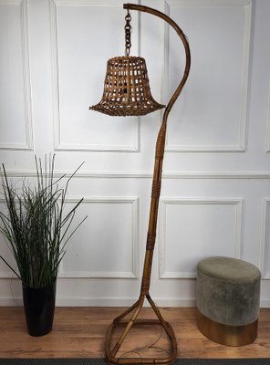 Lampada da terra alta bohémien modernista in vimini di bambù, Italia in  vendita su Pamono