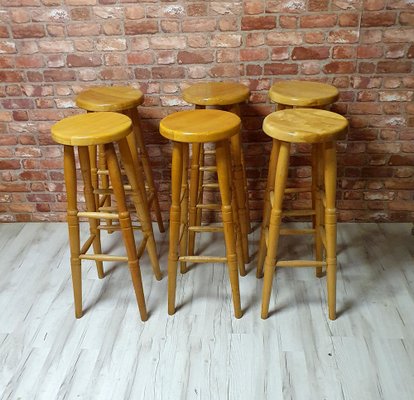 Polnische Barhocker aus Holz, 1970er, 6 . Set bei Pamono kaufen