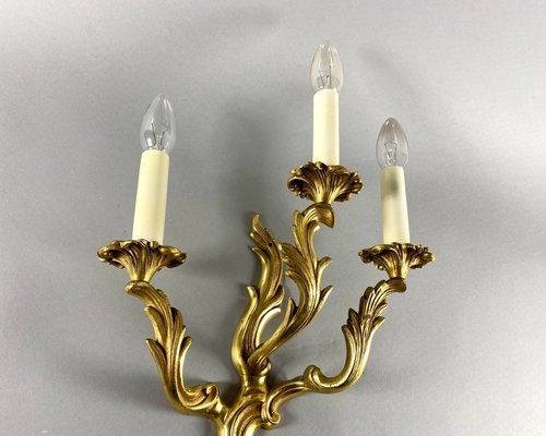 Paire d'appliques à deux lumières d'après Jean-Jacques Caffieri Paire d'appliques à deux lumières d'après Jean-Jacques Caffieri