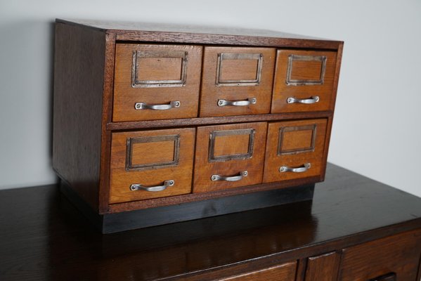 trui het dossier Lijkenhuis Small Dutch Oak Tabletop Model Apothecary Filing Cabinet, 1940s for sale at  Pamono