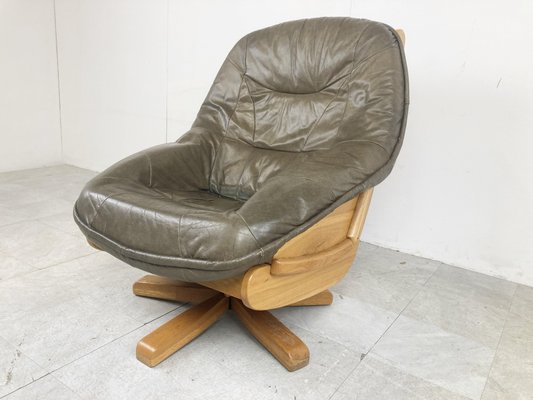 Brutalist Oak and Leather Swivel Chair, 1970s for sale at Pamono Brutalist Oak and Leather Swivel Chair, 1970s for sale at Pamono