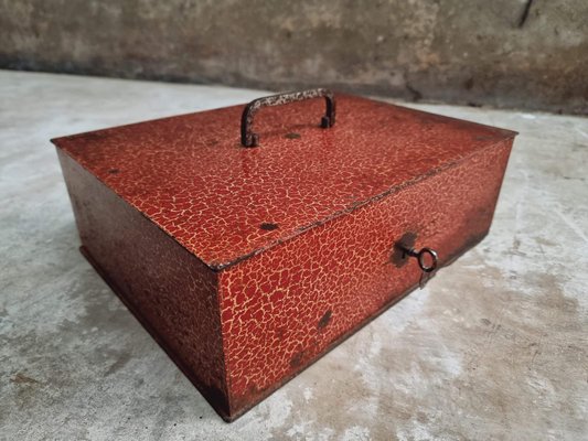 Caja fuerte roja sale