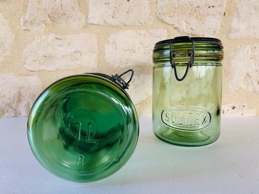 Barattoli vintage in vetro verde di Solidex, Francia, anni '30, set di 2 in  vendita su Pamono