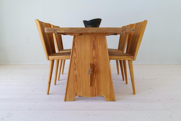 Goran dining deals table
