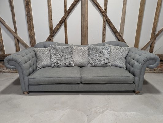 Vintage velvet chesterfield sofa deals