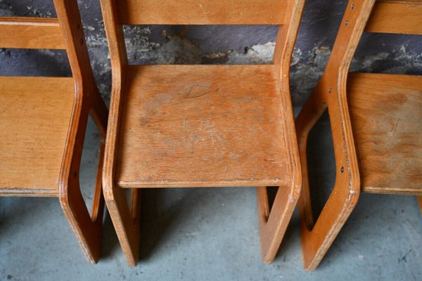 Mesa y sillas de actividades para niños, años 60. Juego de 5 en venta en  Pamono