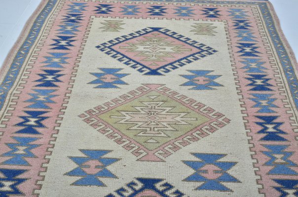 Tappeto per camera da letto in lana rosa sbiadito dell'Anatolia in
