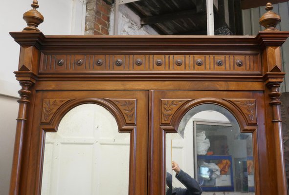 Armoire ancienne style louis XV rocaille en acajou, 1 porte miroir on Gens de Confiance