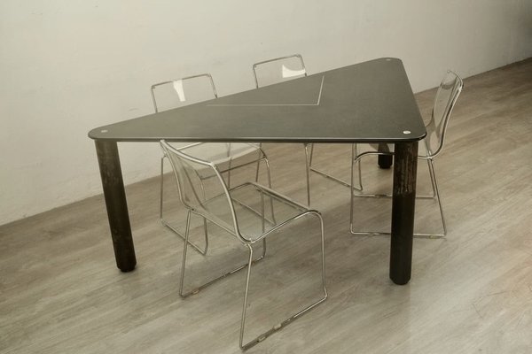 Tavolo da scrivania triangolare, anni '90 in vendita su Pamono