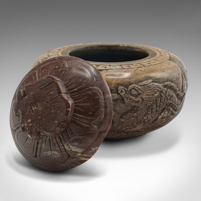 https://cdn20.pamono.com/p/g/1/5/1554621_b2668yo8ax/small-antique-chinese-carved-lidded-pot-1900s-2.jpg