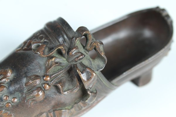Vassoio da gioielli antico in bronzo a forma di scarpa, Francia, fine XIX  secolo in vendita su Pamono